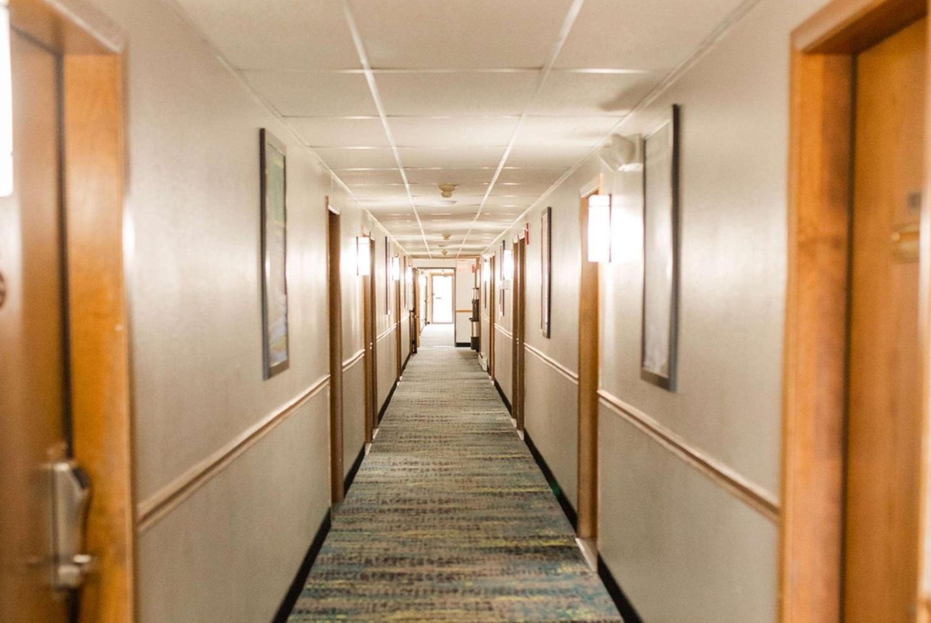 Travelodge by Wyndham Escanaba photo 22