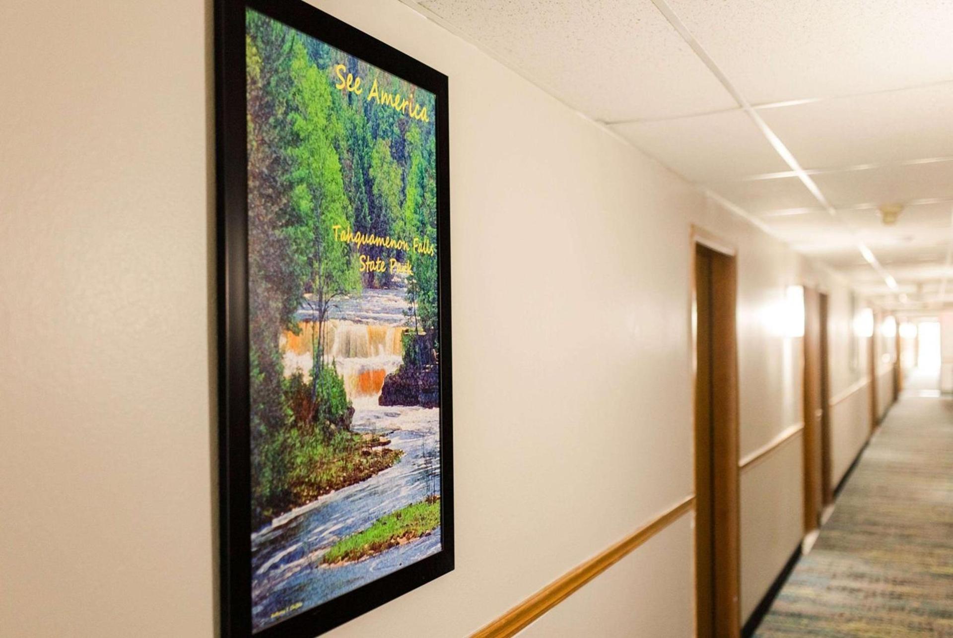 Travelodge by Wyndham Escanaba photo 24