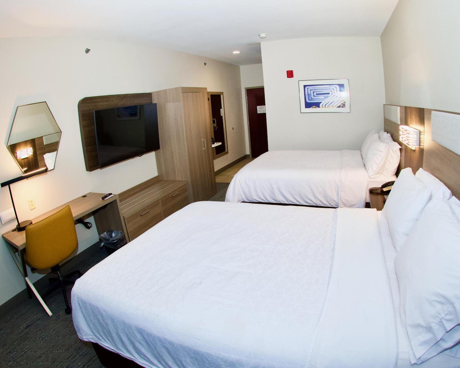 Holiday Inn Express Hotel & Suites St. Charles by IHG photo 4