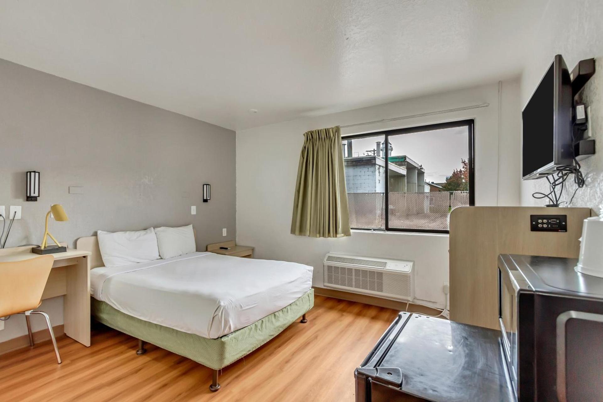 Motel 6 Ogden, UT- Downtown photo 9