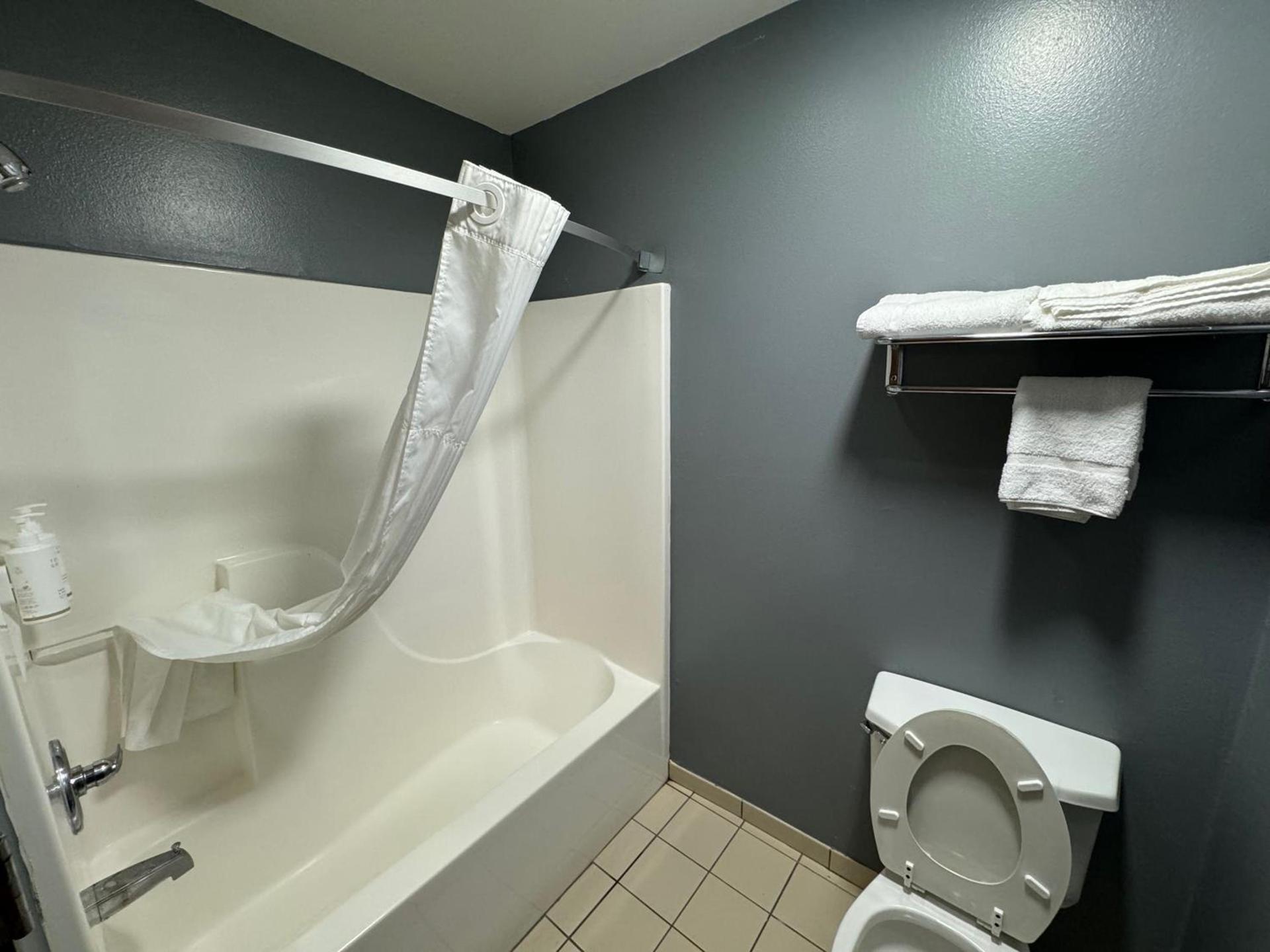 Star City Inn & Suites photo 18