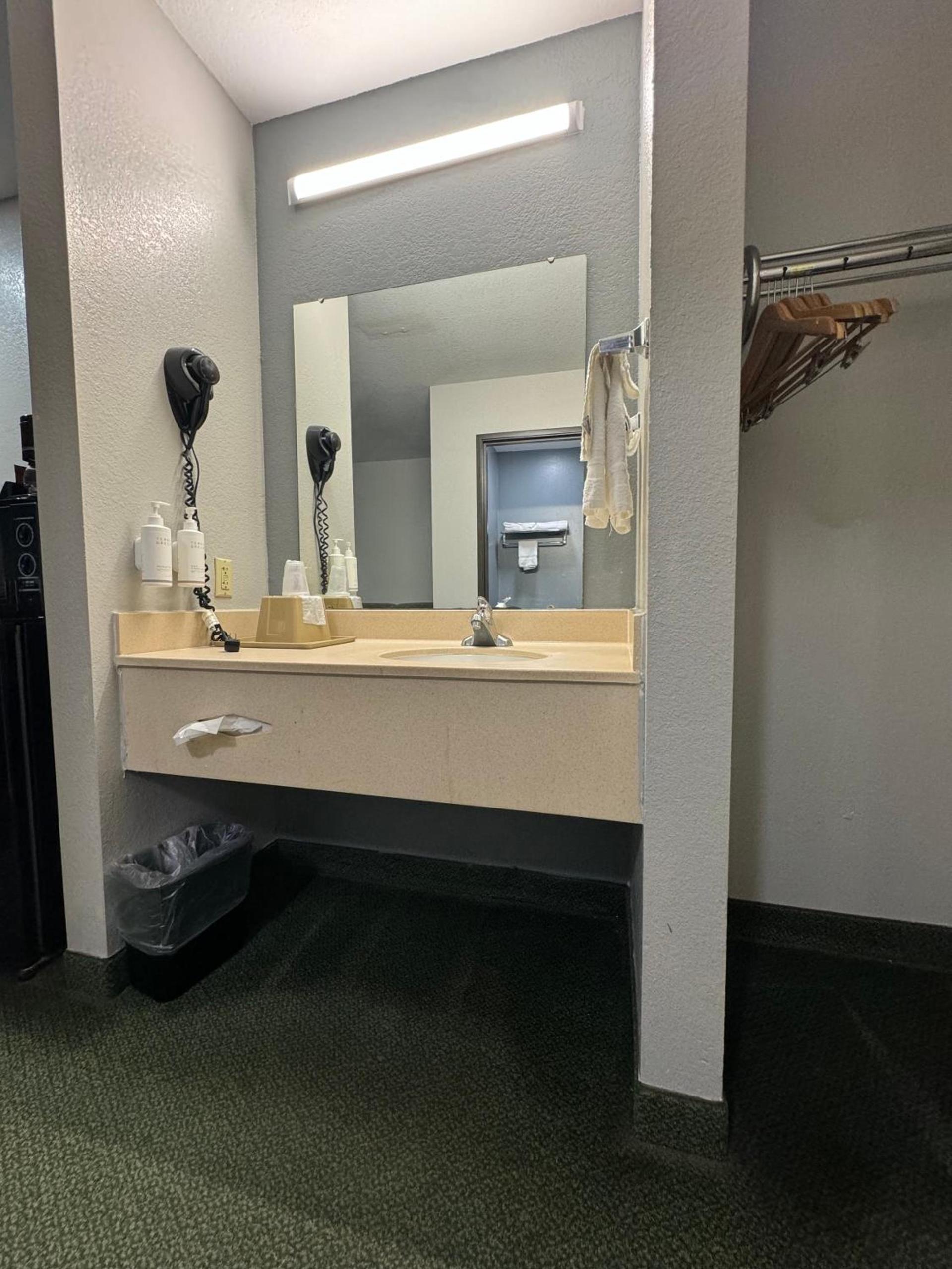Star City Inn & Suites photo 14