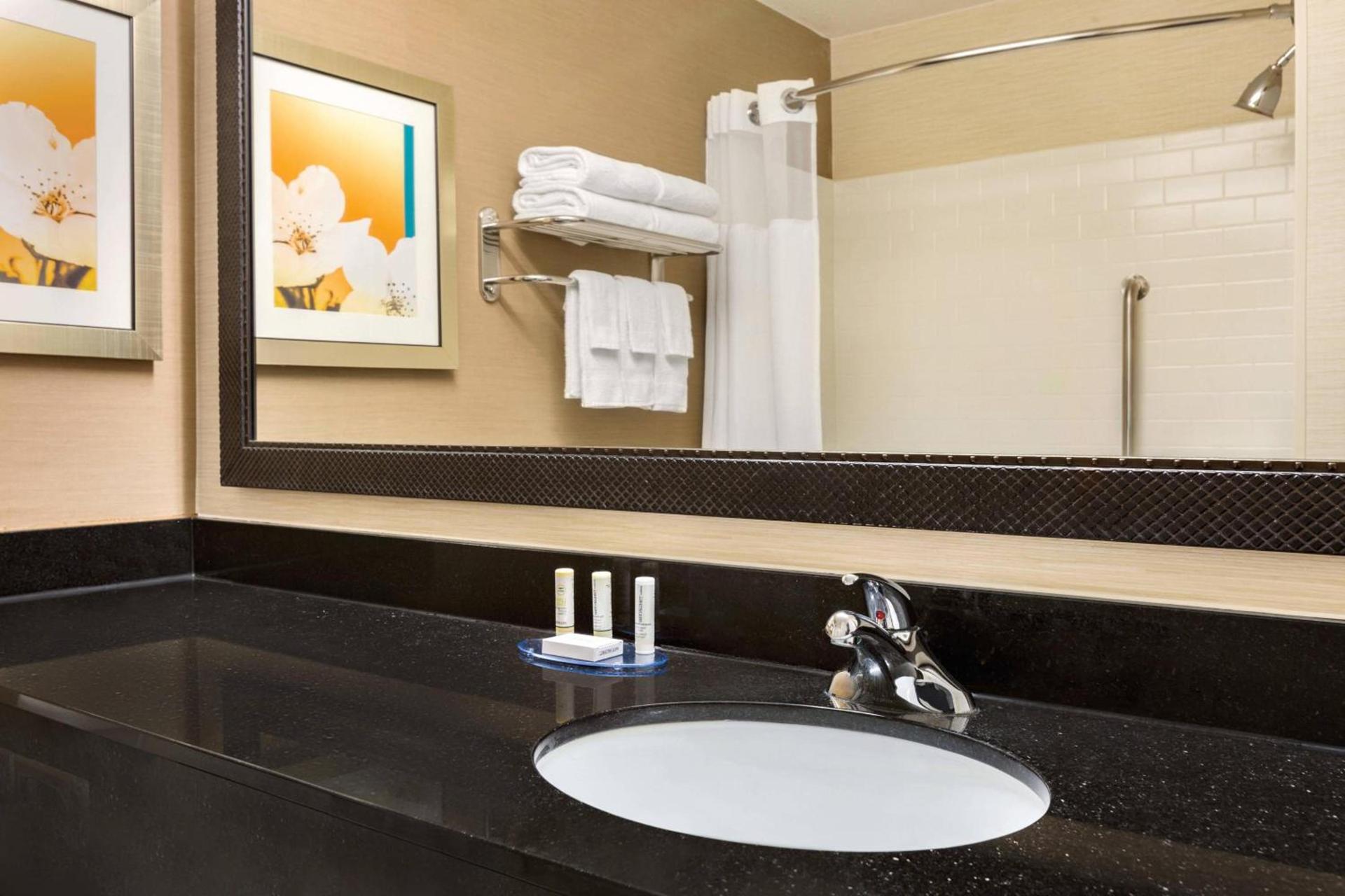 Fairfield Inn & Suites by Marriott Toledo Maumee photo 18