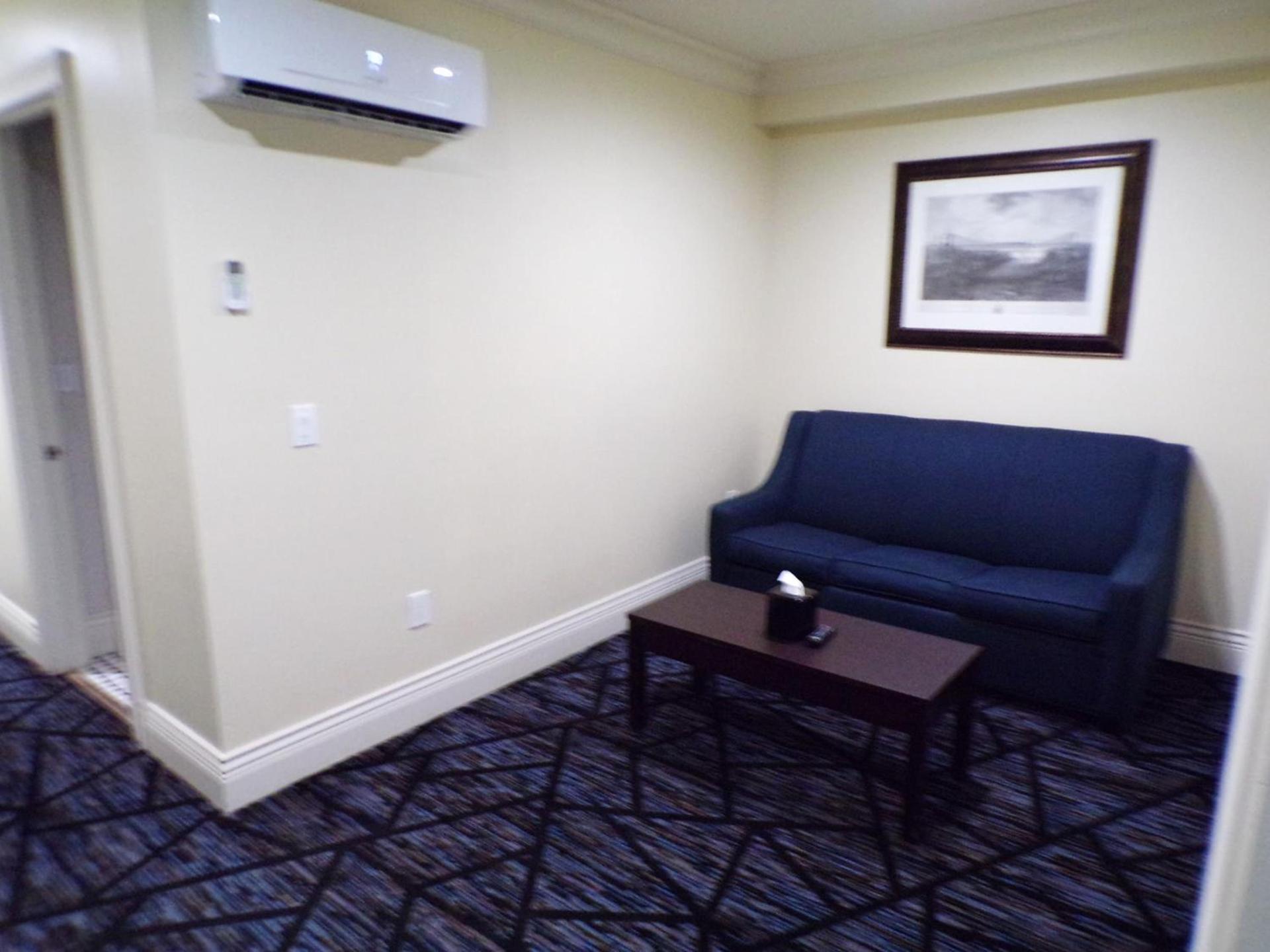 Niagara Crossing Hotel and Spa photo 2