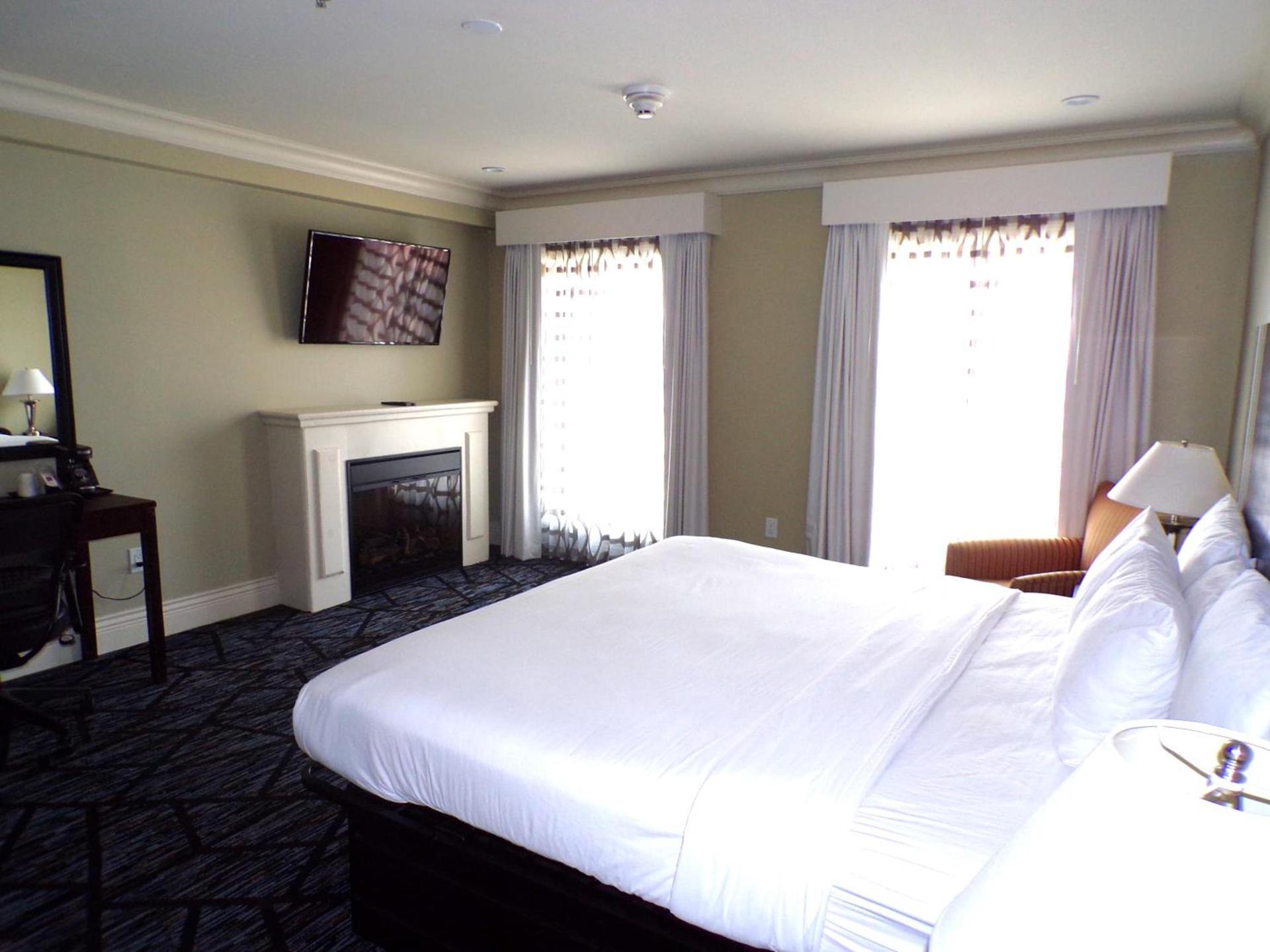 Niagara Crossing Hotel and Spa photo 3
