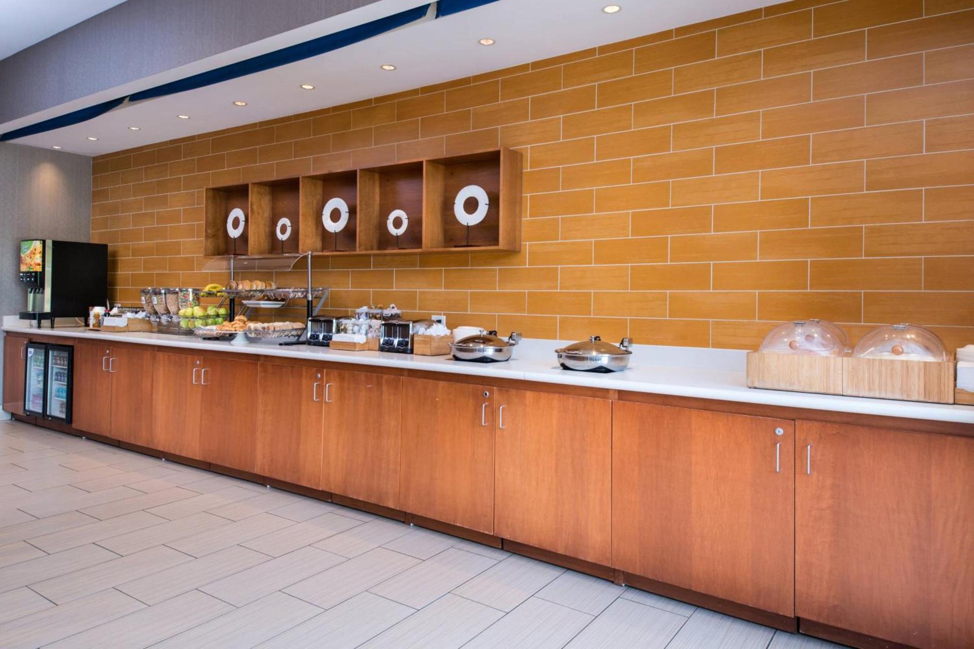 SpringHill Suites Pittsburgh Southside Works photo 22