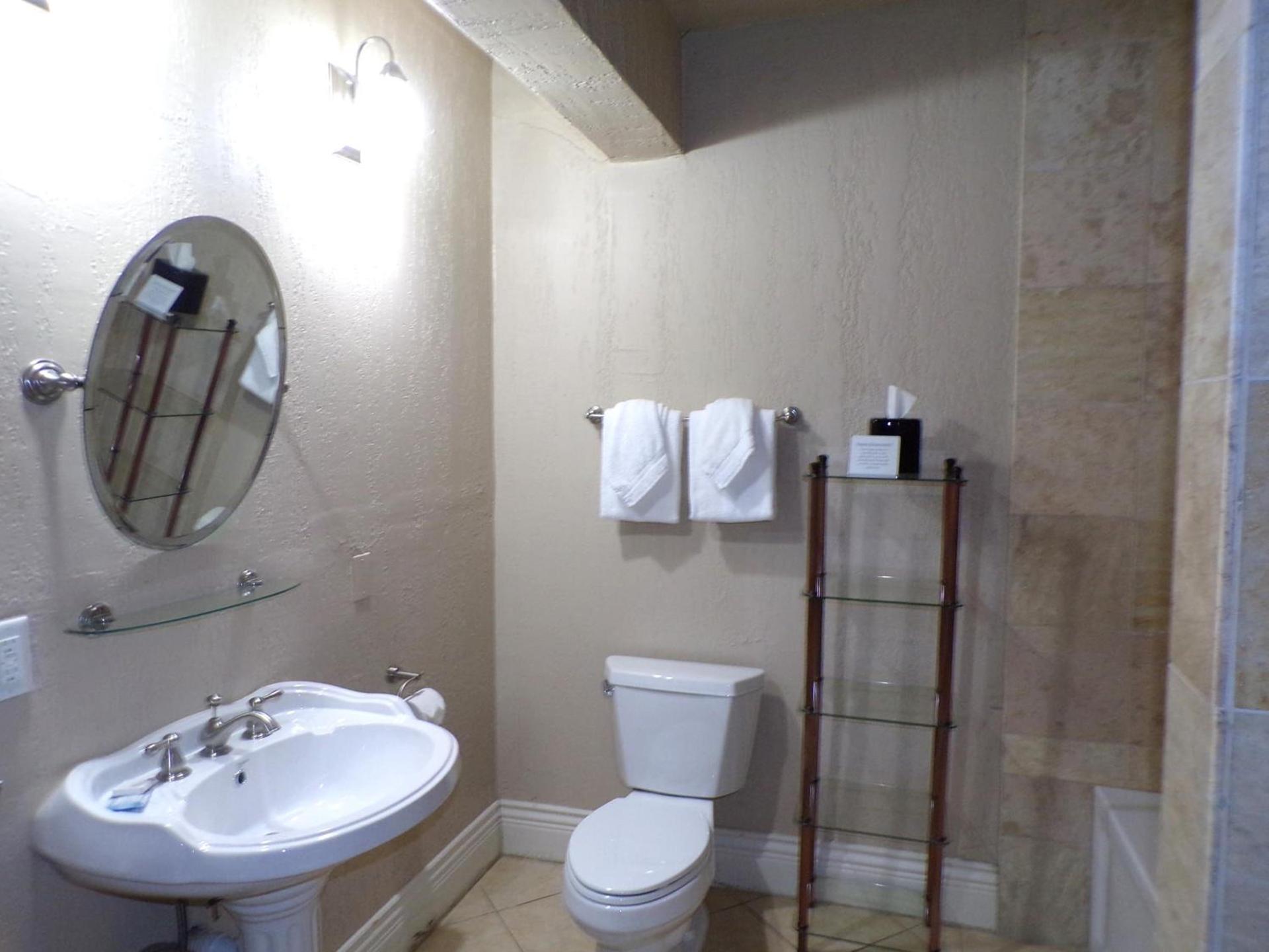 Niagara Crossing Hotel and Spa photo 19