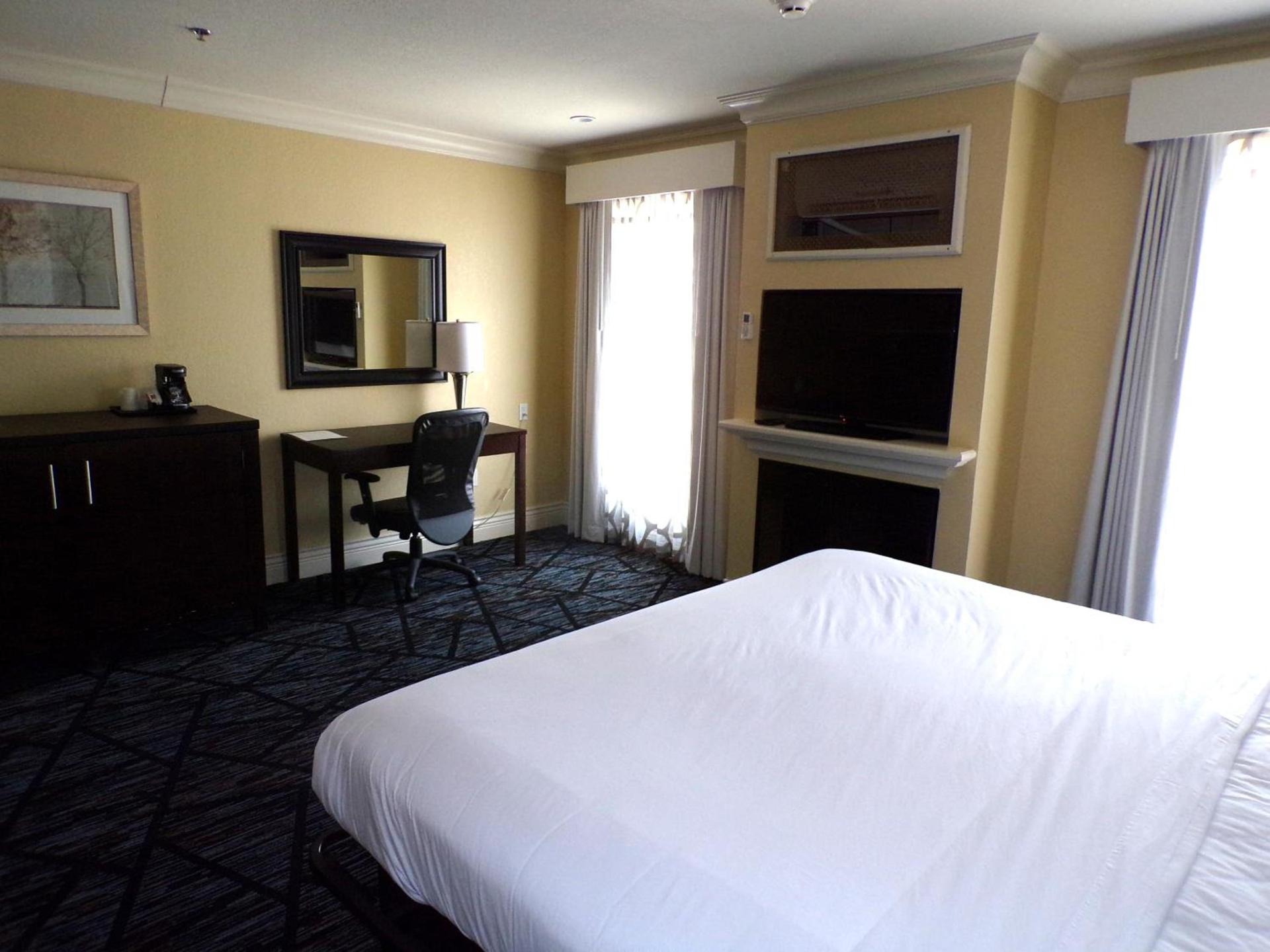 Niagara Crossing Hotel and Spa photo 23
