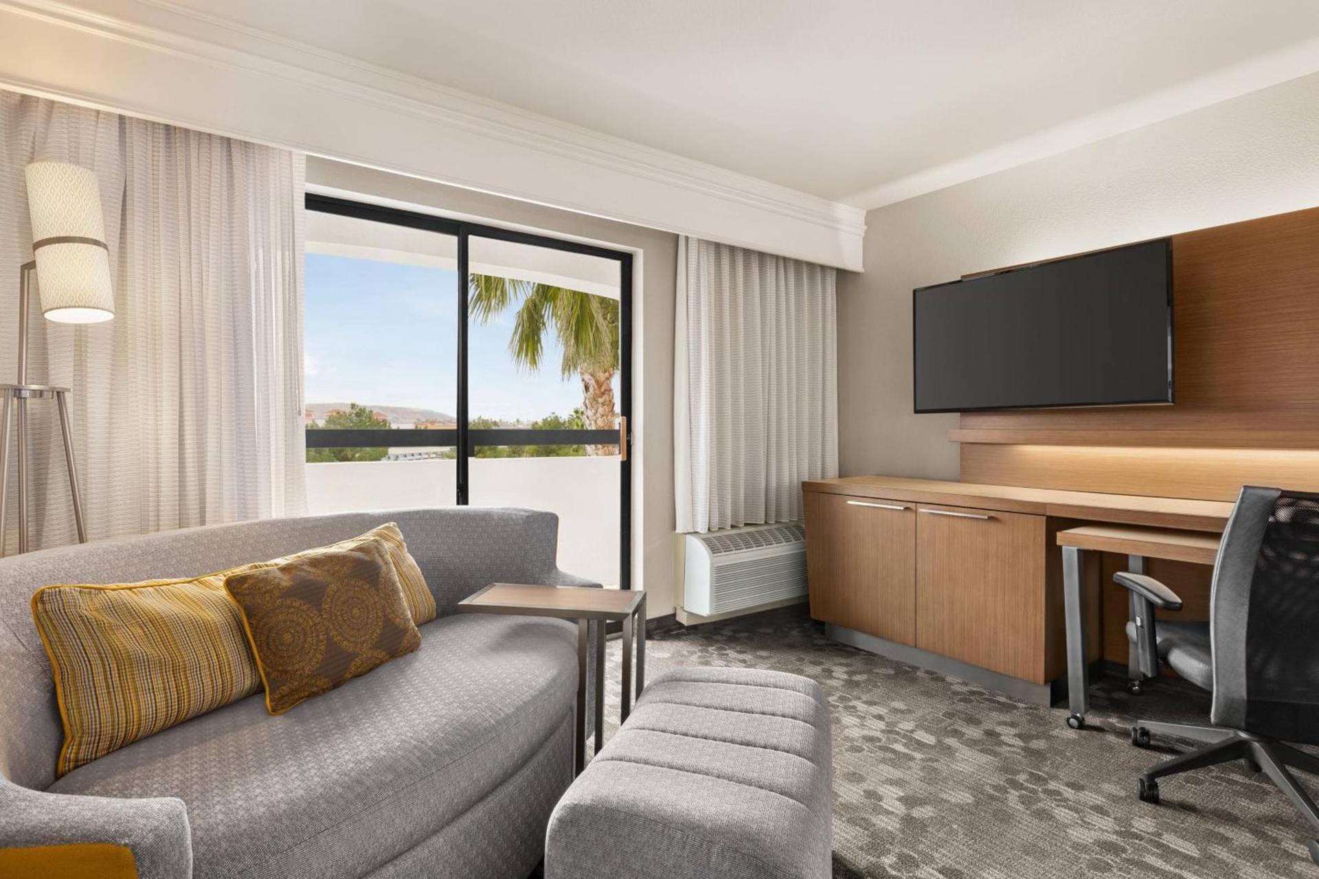 Courtyard by Marriott Palmdale photo 9