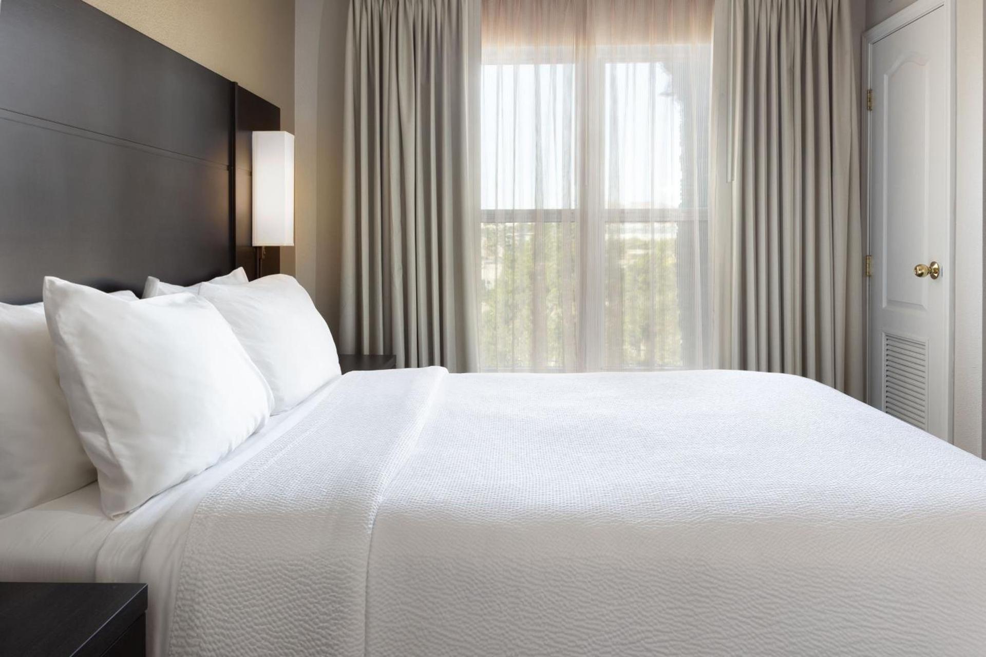 Residence Inn by Marriott Corona Riverside photo 9