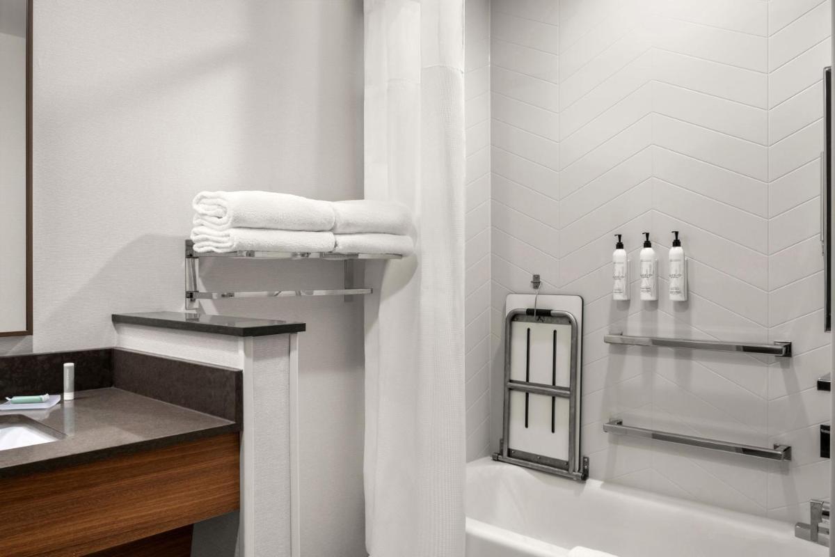 Fairfield by Marriott Inn & Suites Baraboo photo 12