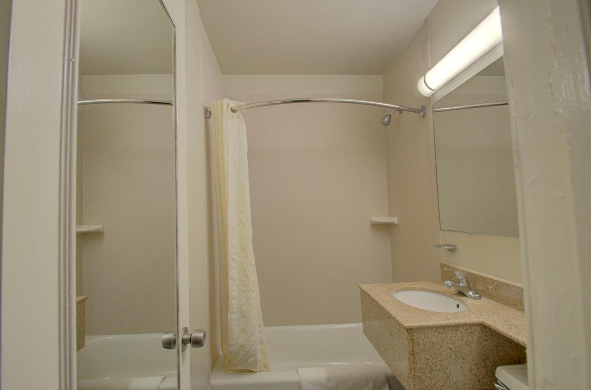 Budget Inn Falls Church photo 13