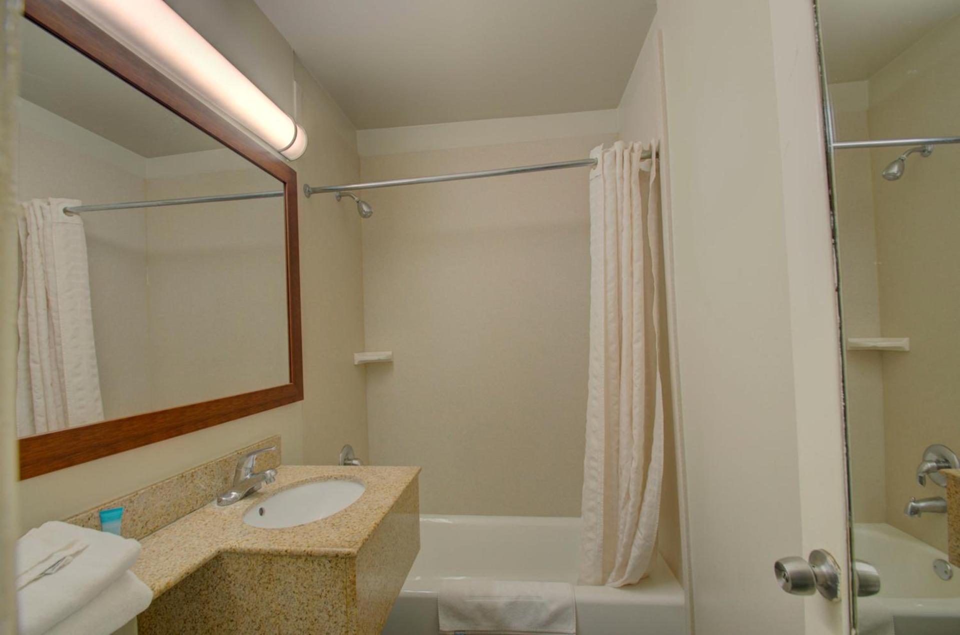 Budget Inn Falls Church photo 11