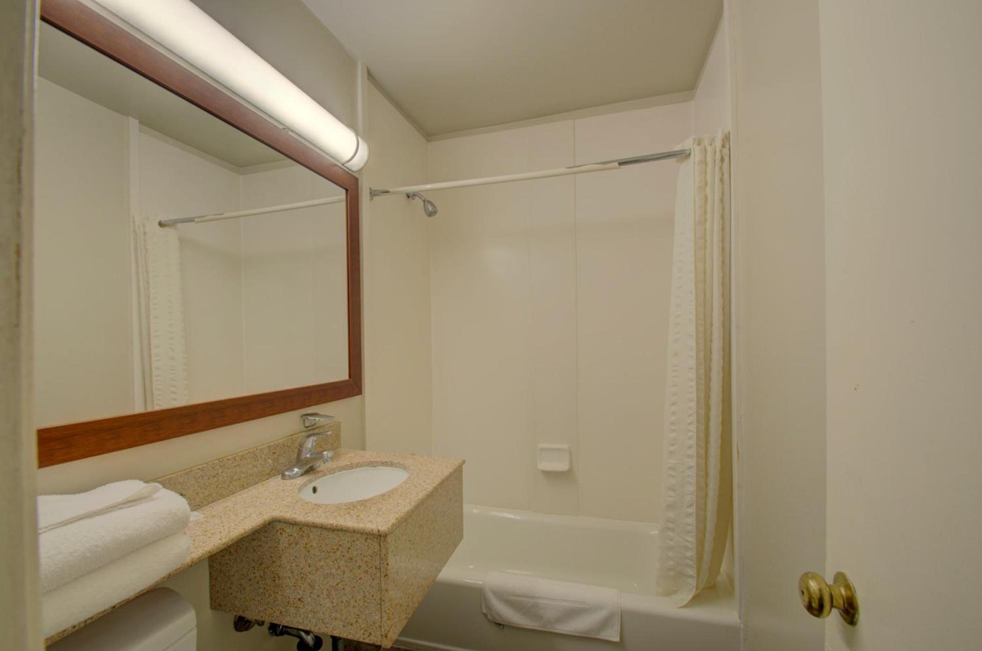 Budget Inn Falls Church photo 12