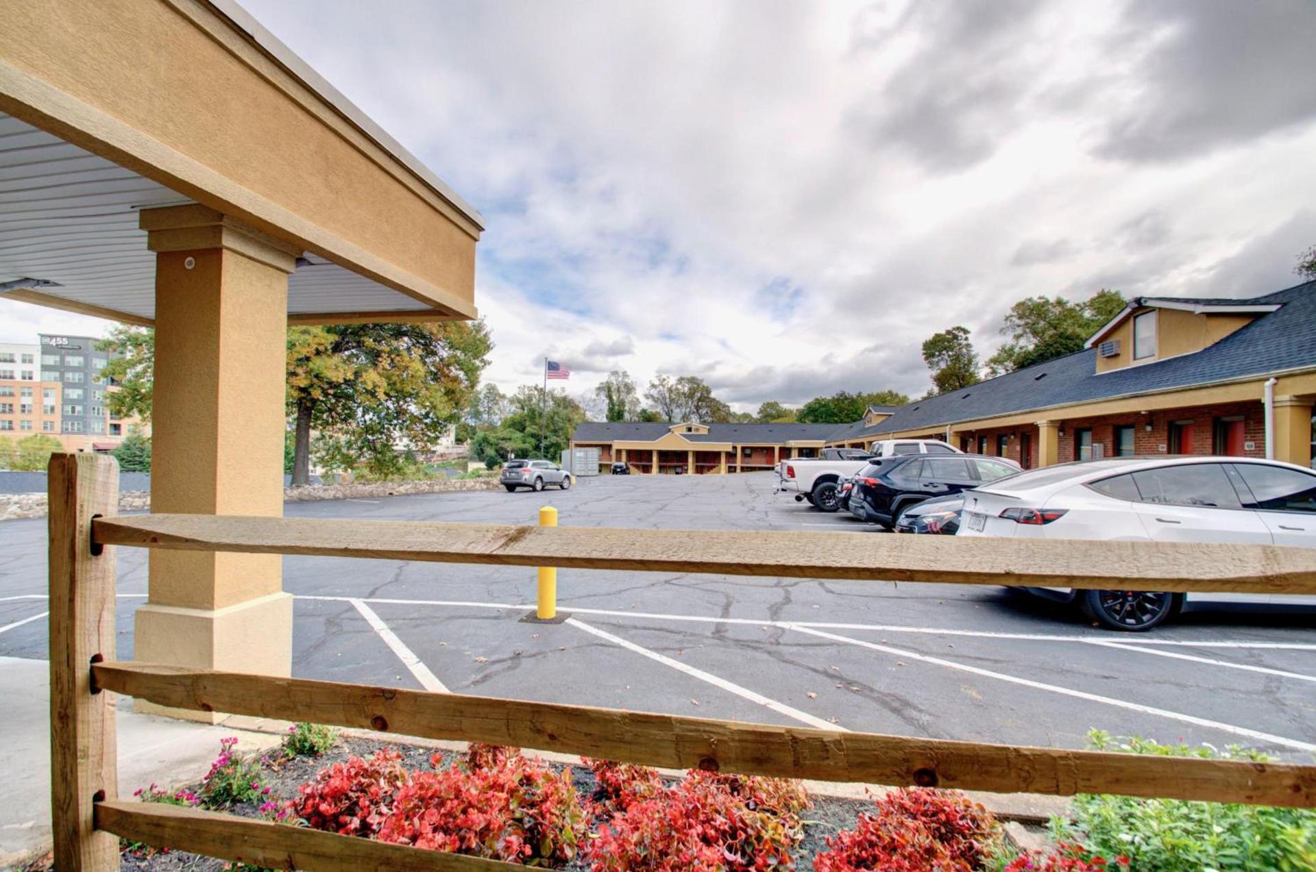 Budget Inn Falls Church photo 15
