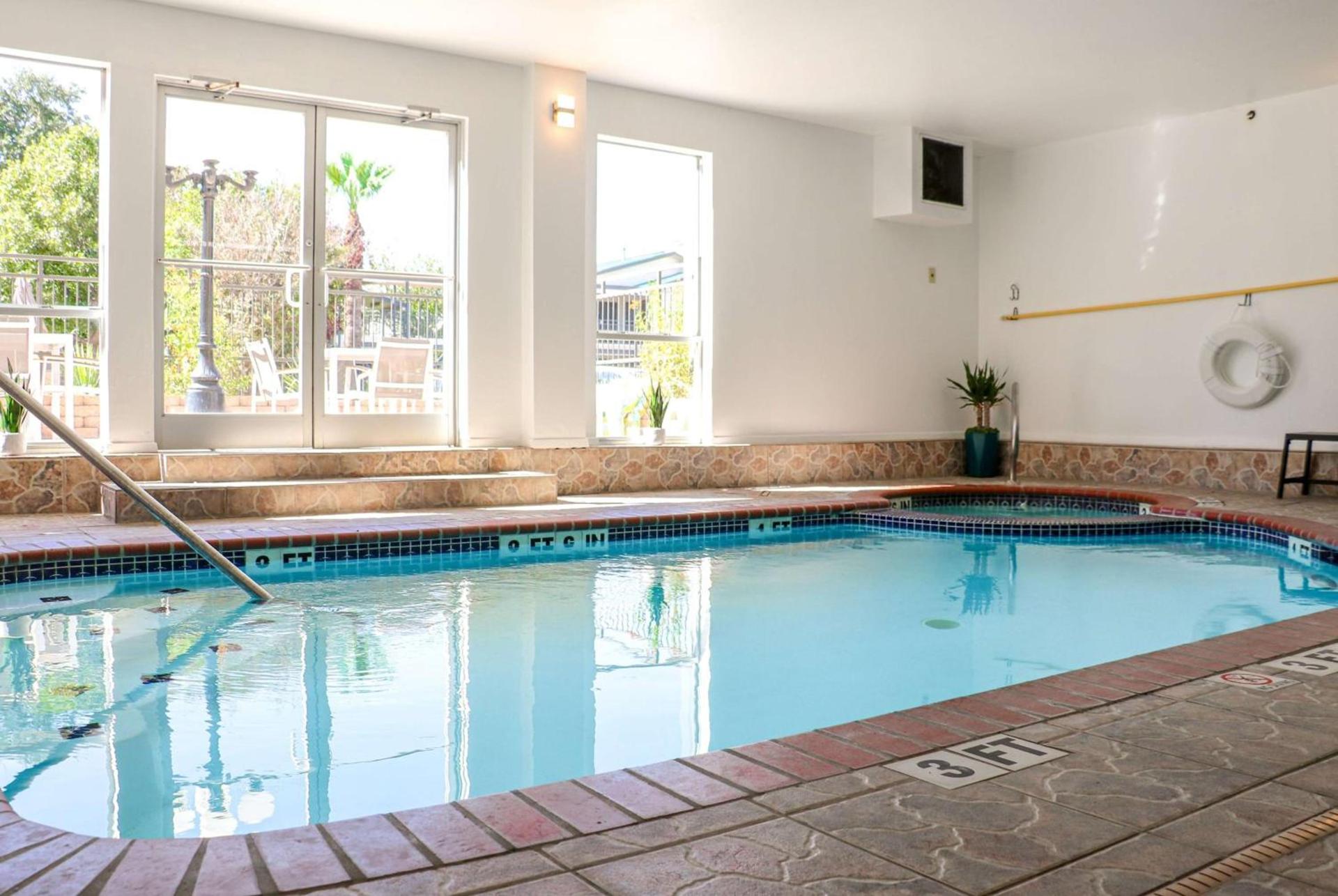 Ramada by Wyndham Del Rio photo 2