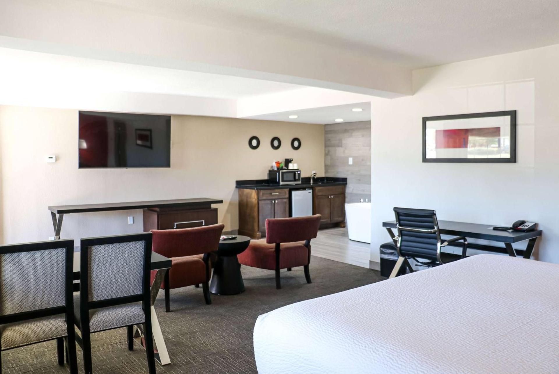 Ramada by Wyndham Del Rio photo 25