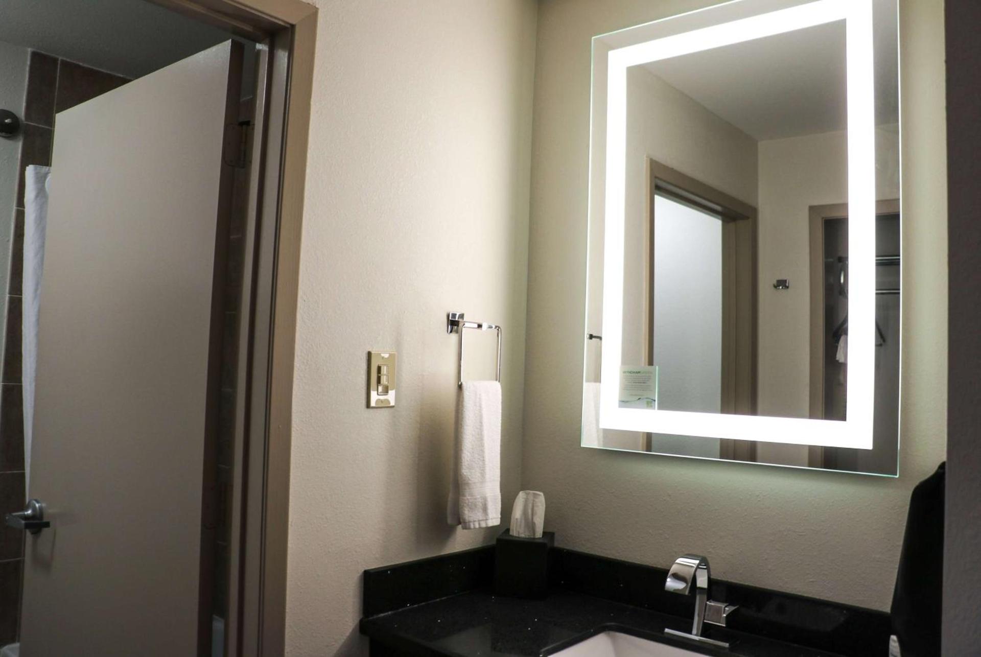 Ramada by Wyndham Del Rio photo 28