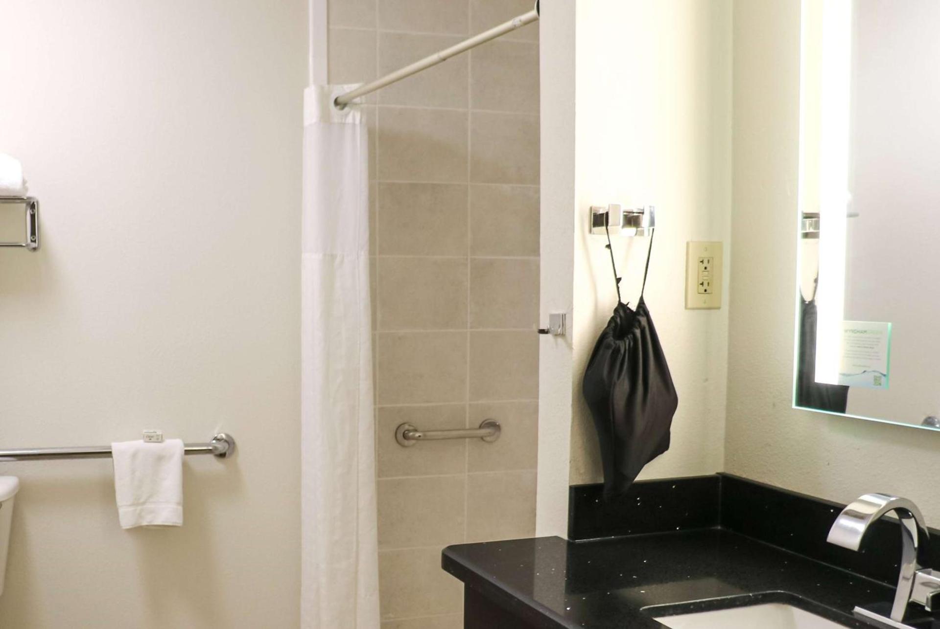 Ramada by Wyndham Del Rio photo 24