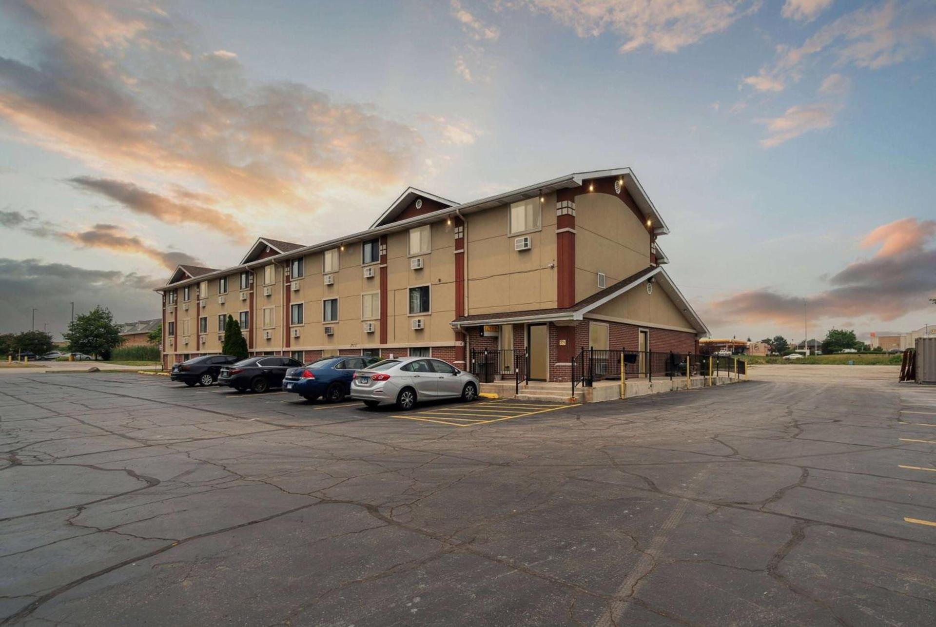 Super 8 by Wyndham Kenosha/Pleasant Prairie photo 5