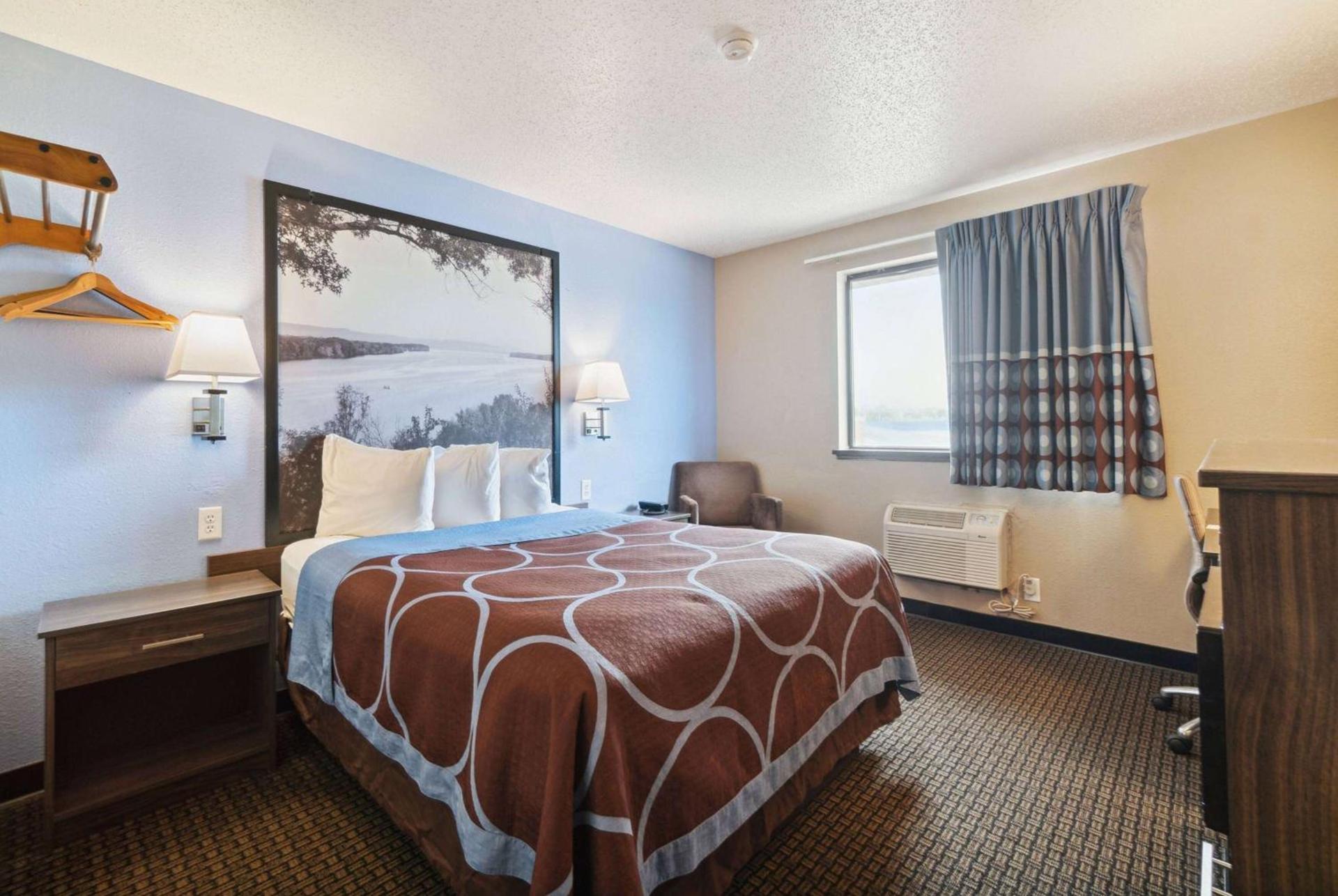 Super 8 by Wyndham Kenosha/Pleasant Prairie photo 15
