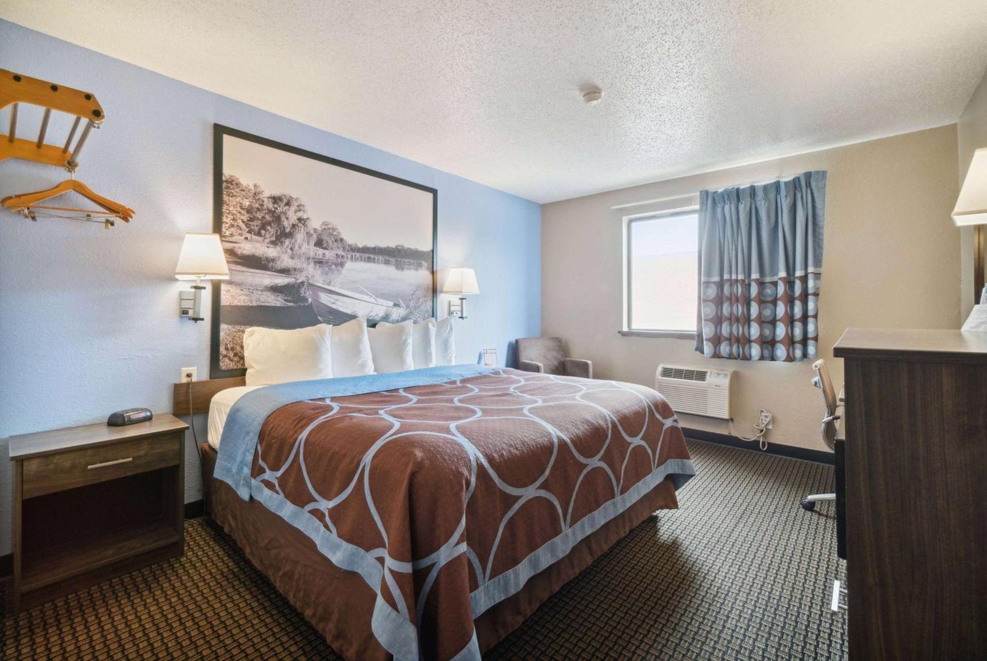 Super 8 by Wyndham Kenosha/Pleasant Prairie photo 17
