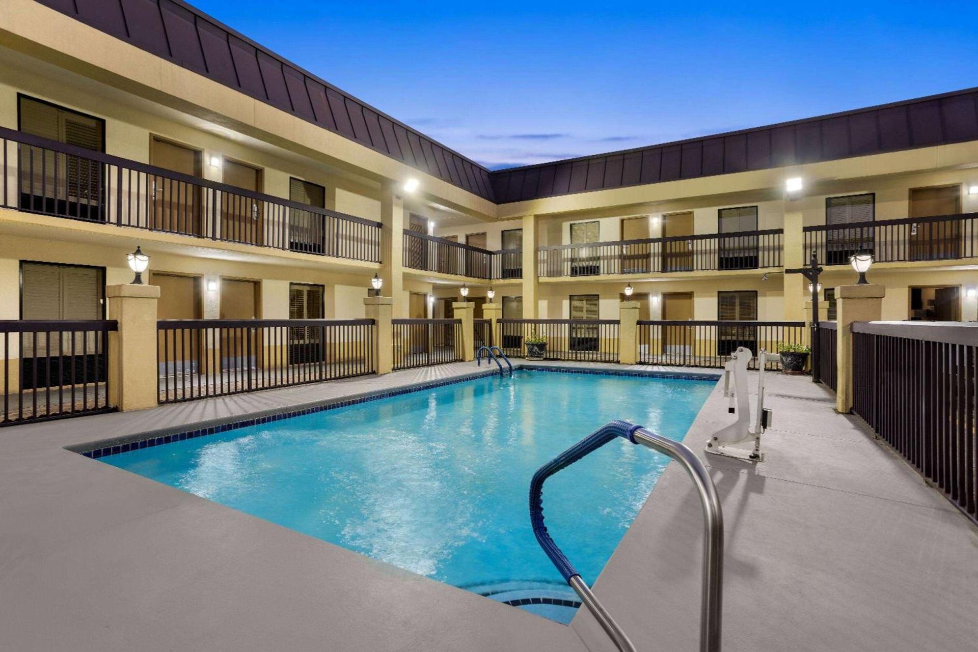 Baymont by Wyndham Griffin photo 11