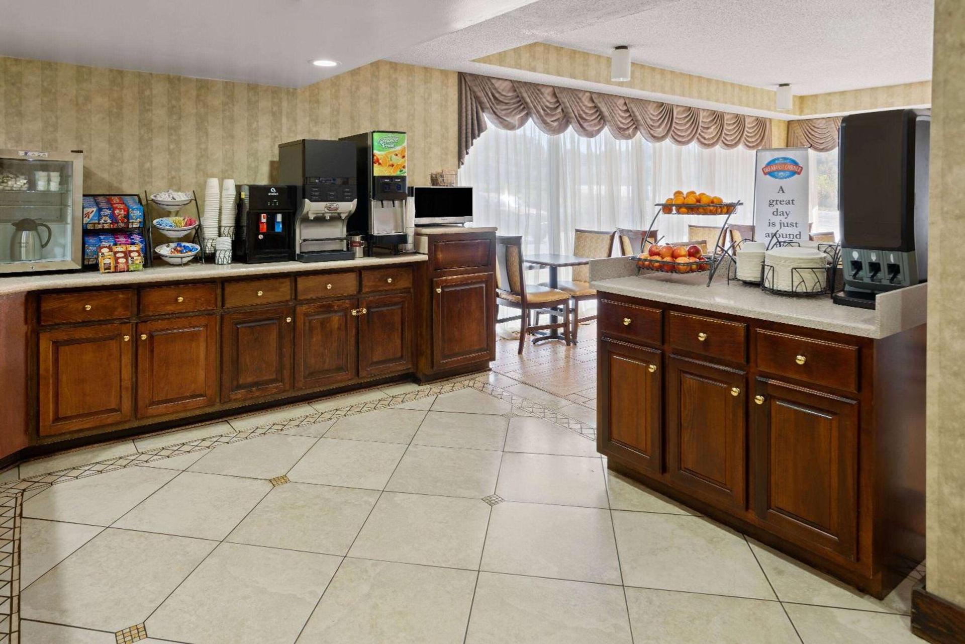 Baymont by Wyndham Griffin photo 41