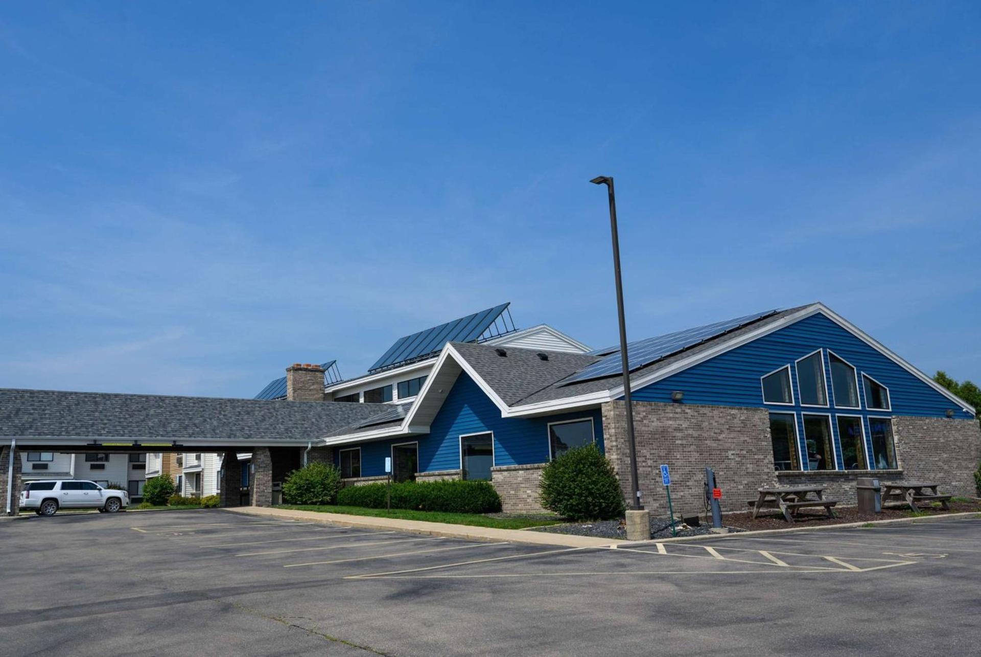 AmericInn by Wyndham Monroe photo 10