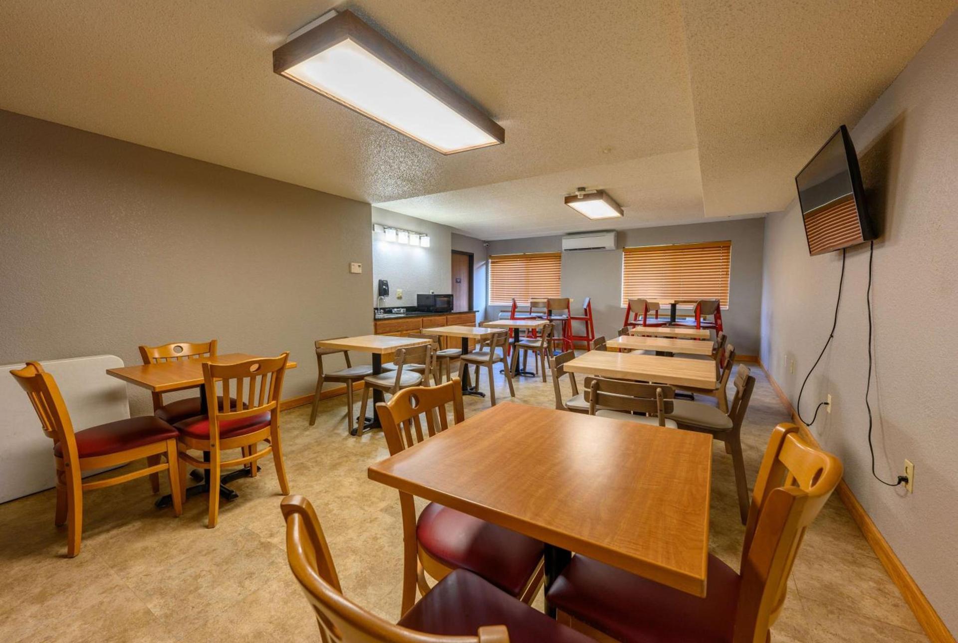 AmericInn by Wyndham Monroe photo 19