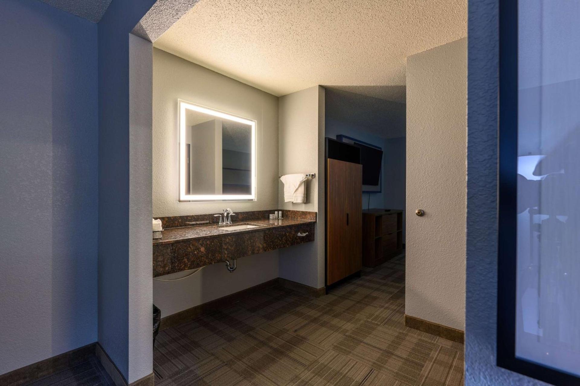 AmericInn by Wyndham Monroe photo 22