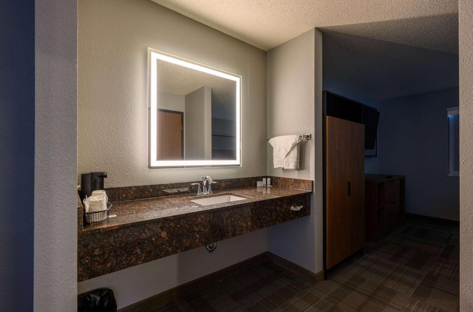 AmericInn by Wyndham Monroe photo 23