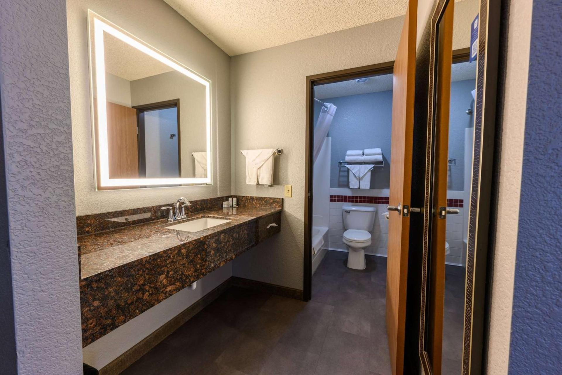 AmericInn by Wyndham Monroe photo 24