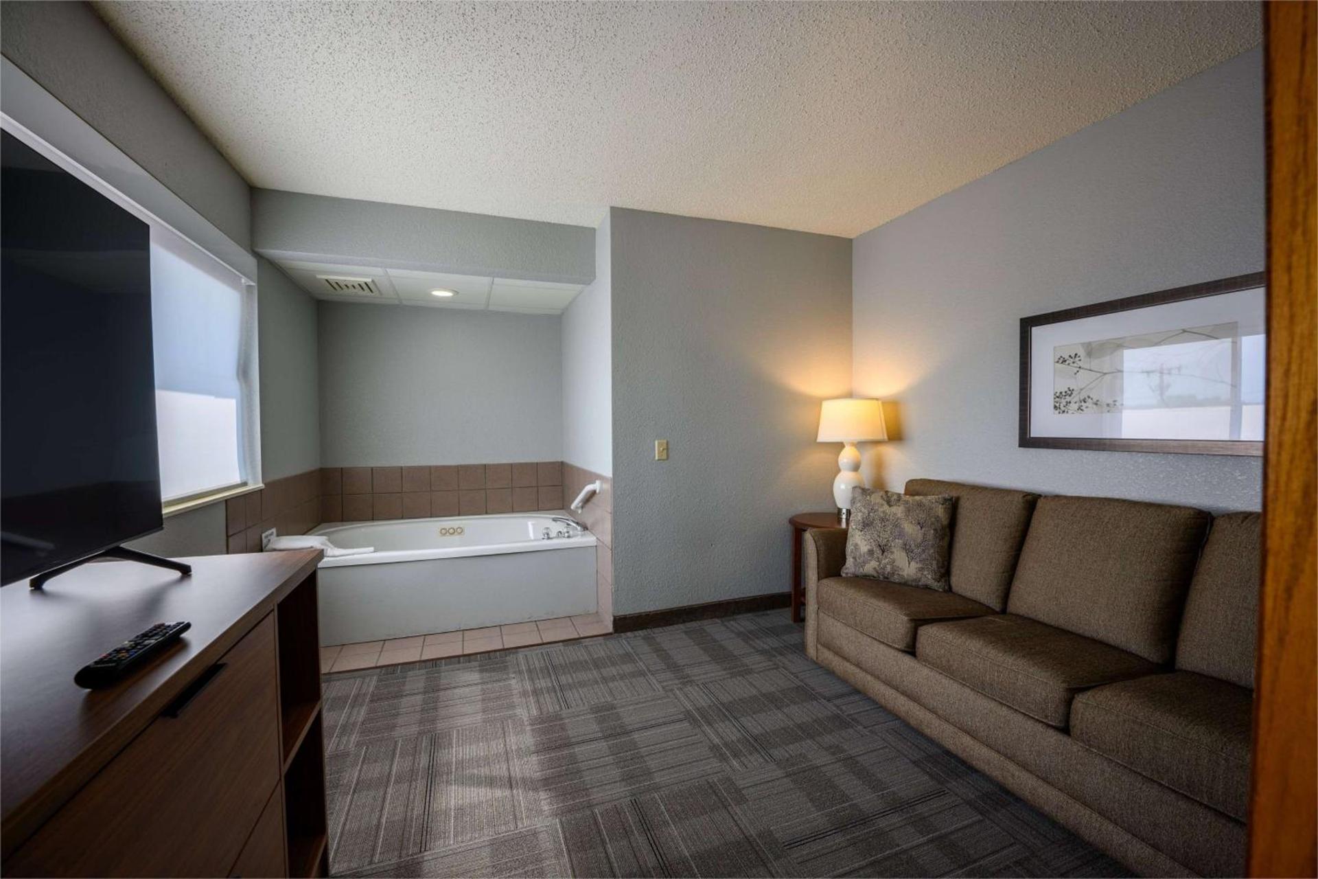 AmericInn by Wyndham Monroe photo 25