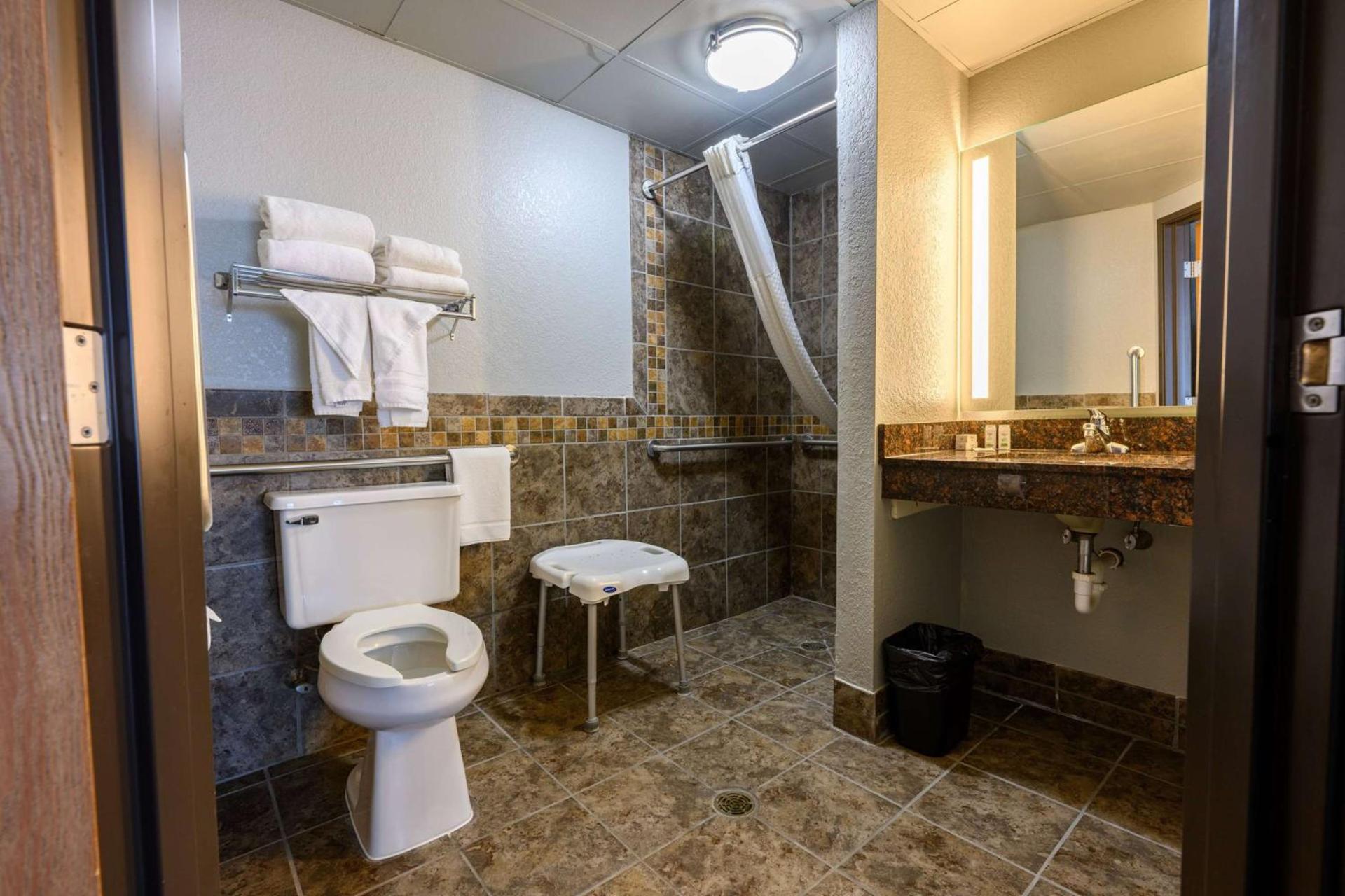 AmericInn by Wyndham Monroe photo 31