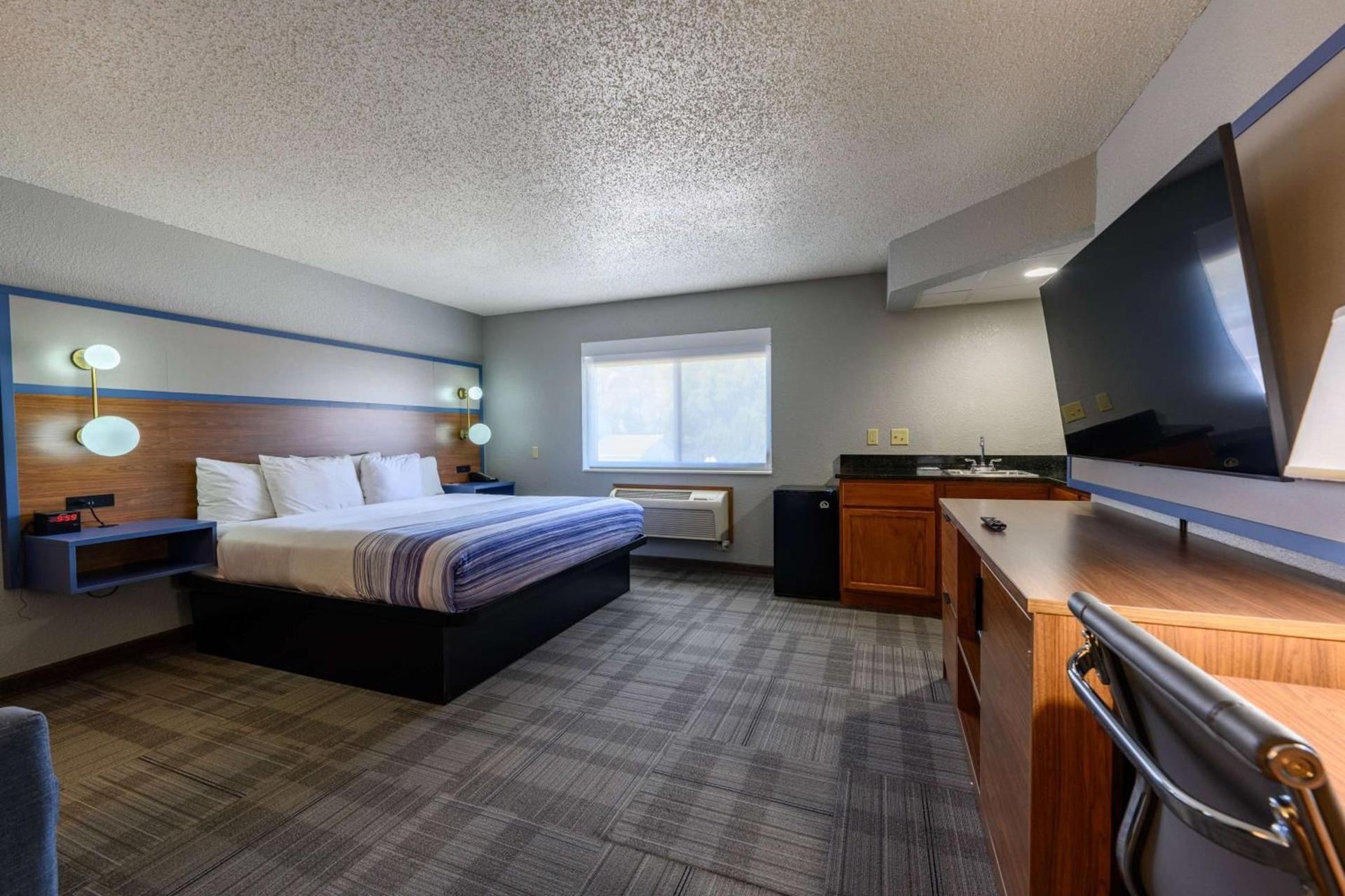 AmericInn by Wyndham Monroe photo 35