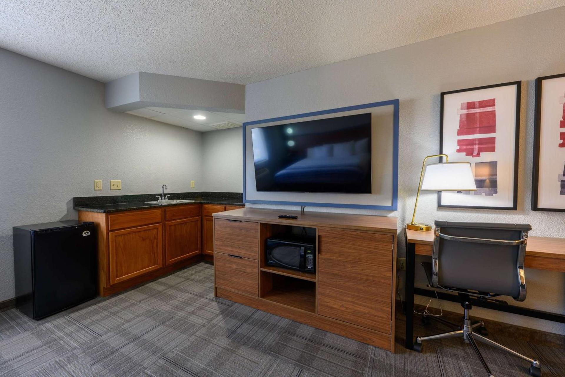 AmericInn by Wyndham Monroe photo 36