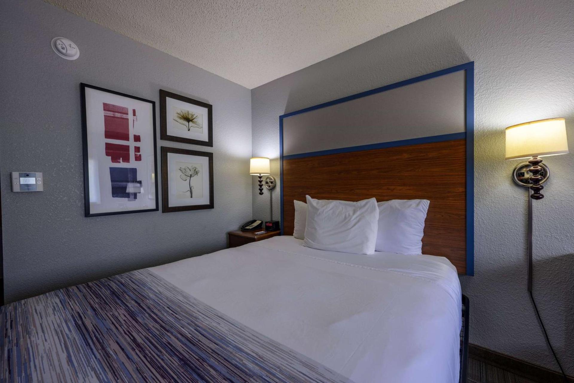 AmericInn by Wyndham Monroe photo 41
