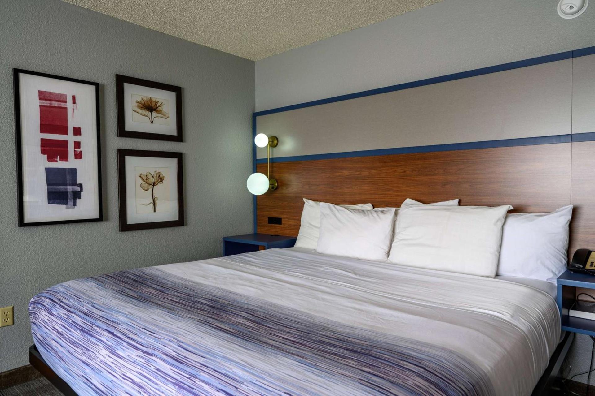 AmericInn by Wyndham Monroe photo 57