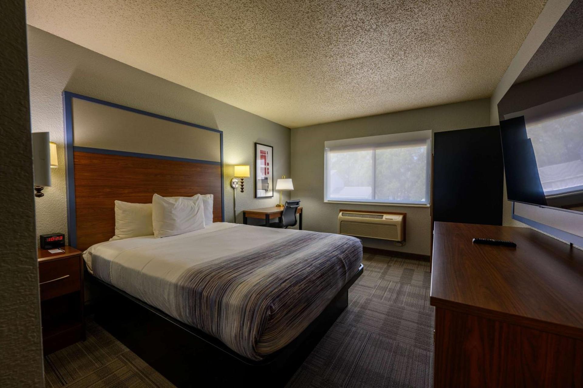AmericInn by Wyndham Monroe photo 56