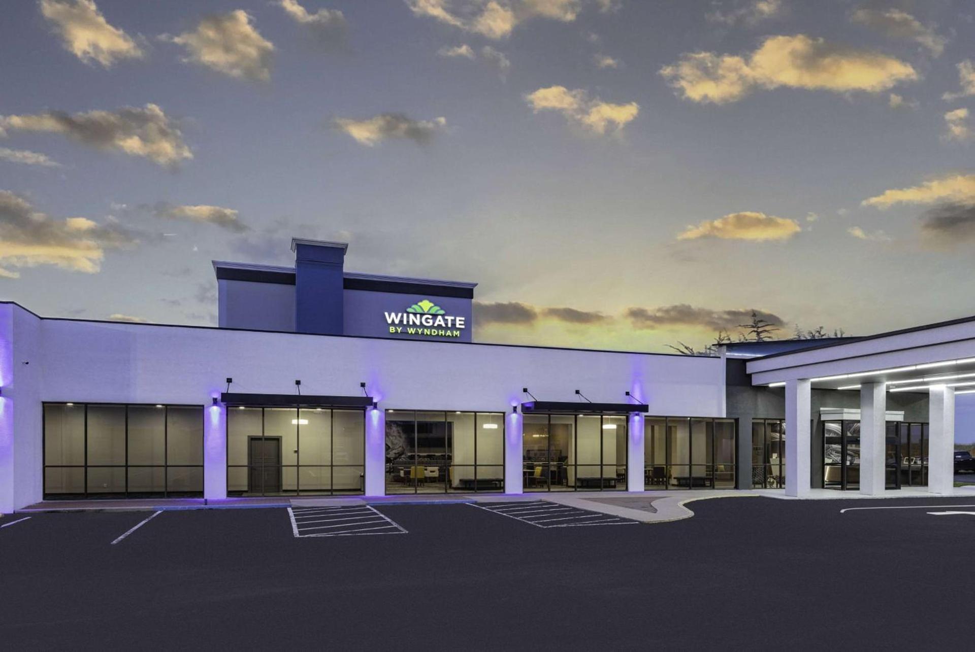 Wingate by Wyndham Wichita Airport photo 2