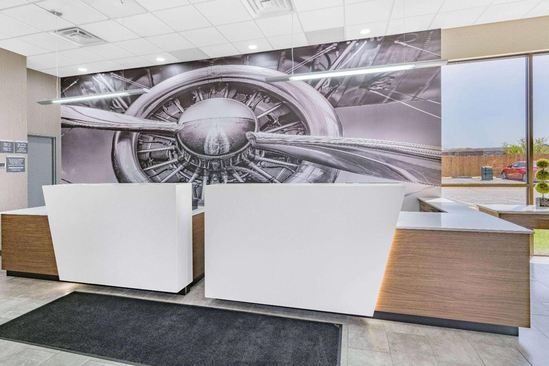 Wingate by Wyndham Wichita Airport photo 3