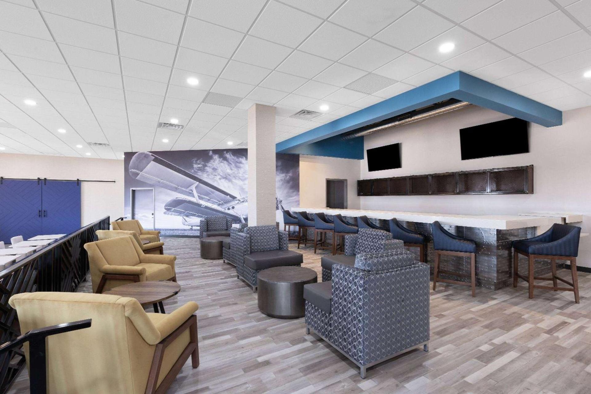 Wingate by Wyndham Wichita Airport photo 4