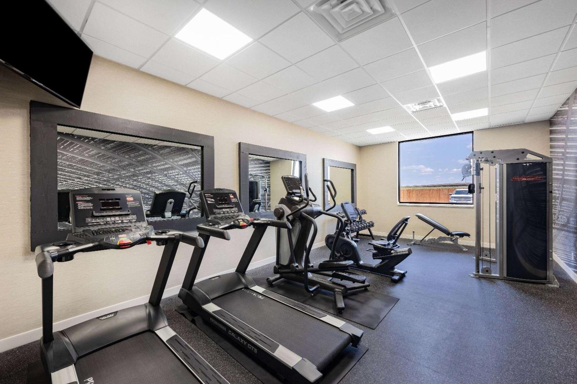 Wingate by Wyndham Wichita Airport photo 9