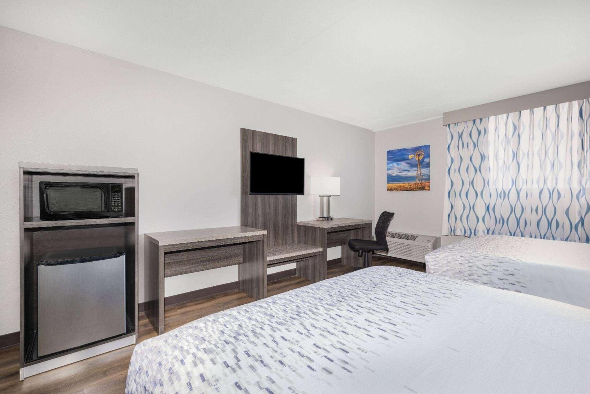 Wingate by Wyndham Wichita Airport photo 14