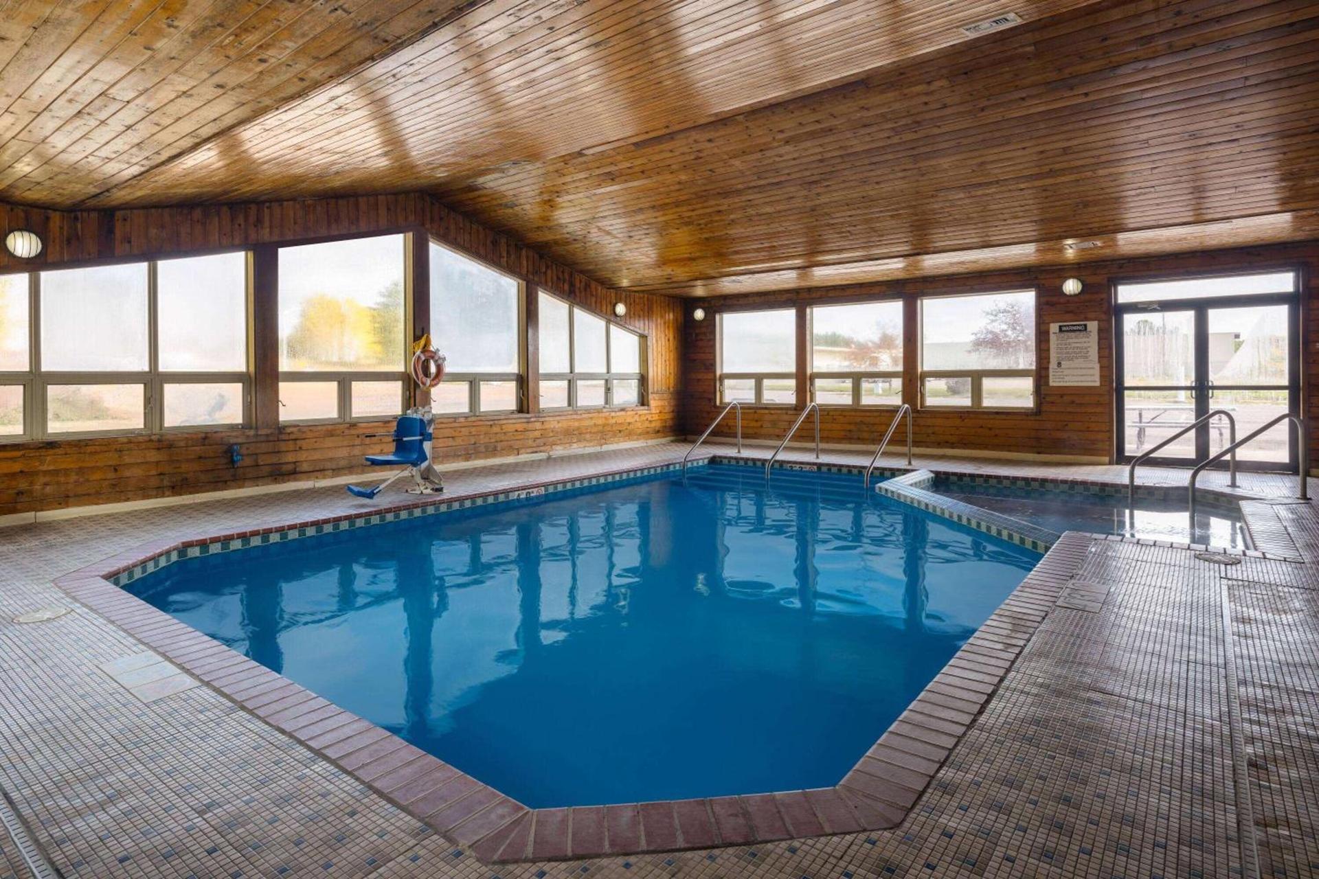 Travelodge by Wyndham Merrill photo 5