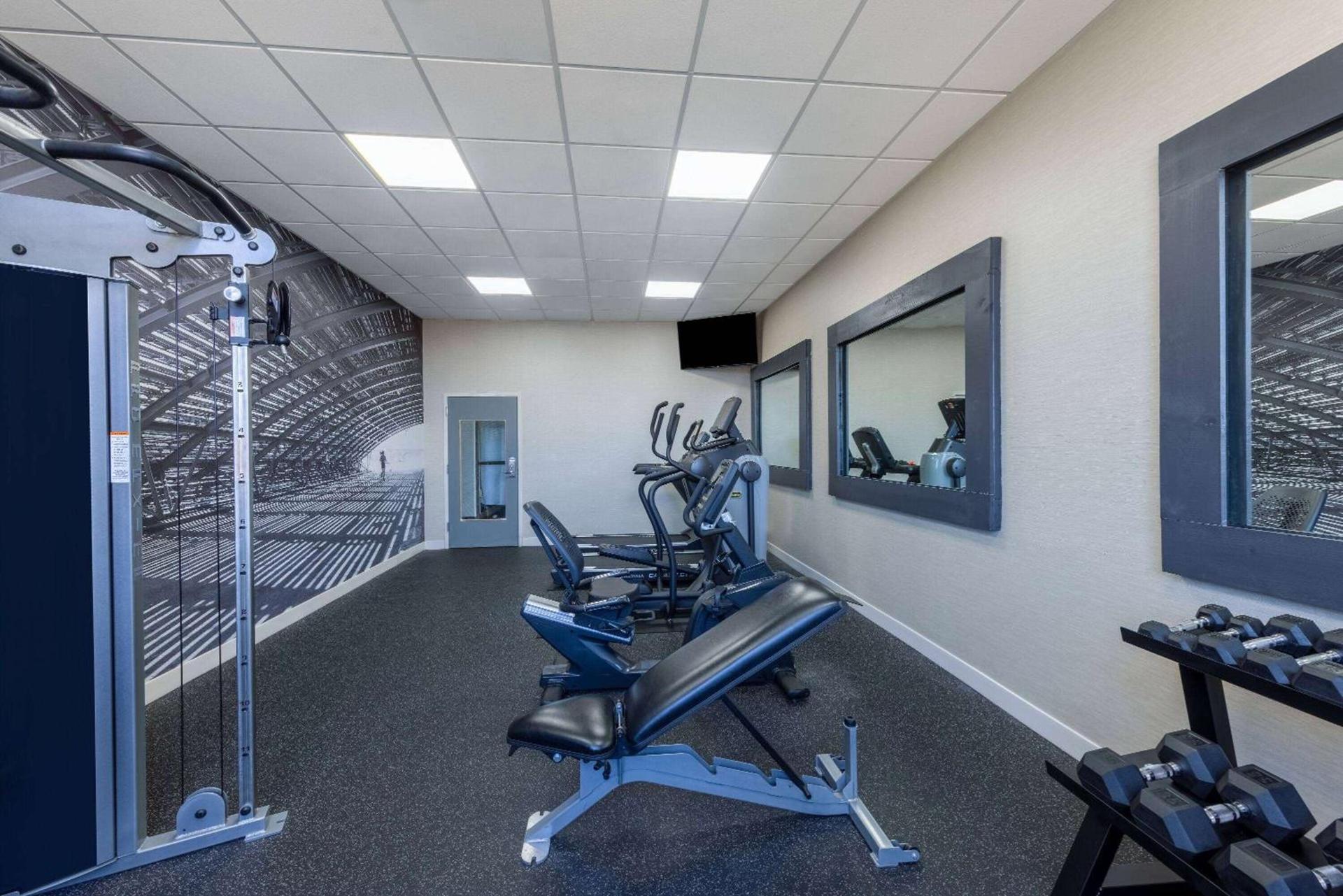 Hawthorn Extended Stay by Wyndham Wichita Airport photo 41