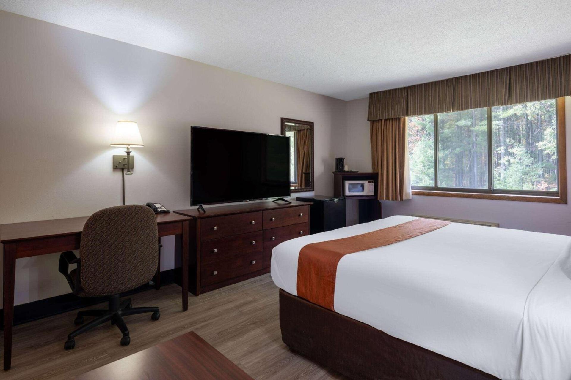 Travelodge by Wyndham Merrill photo 9
