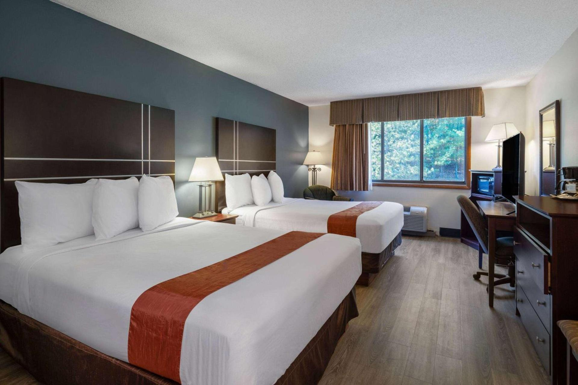Travelodge by Wyndham Merrill photo 12