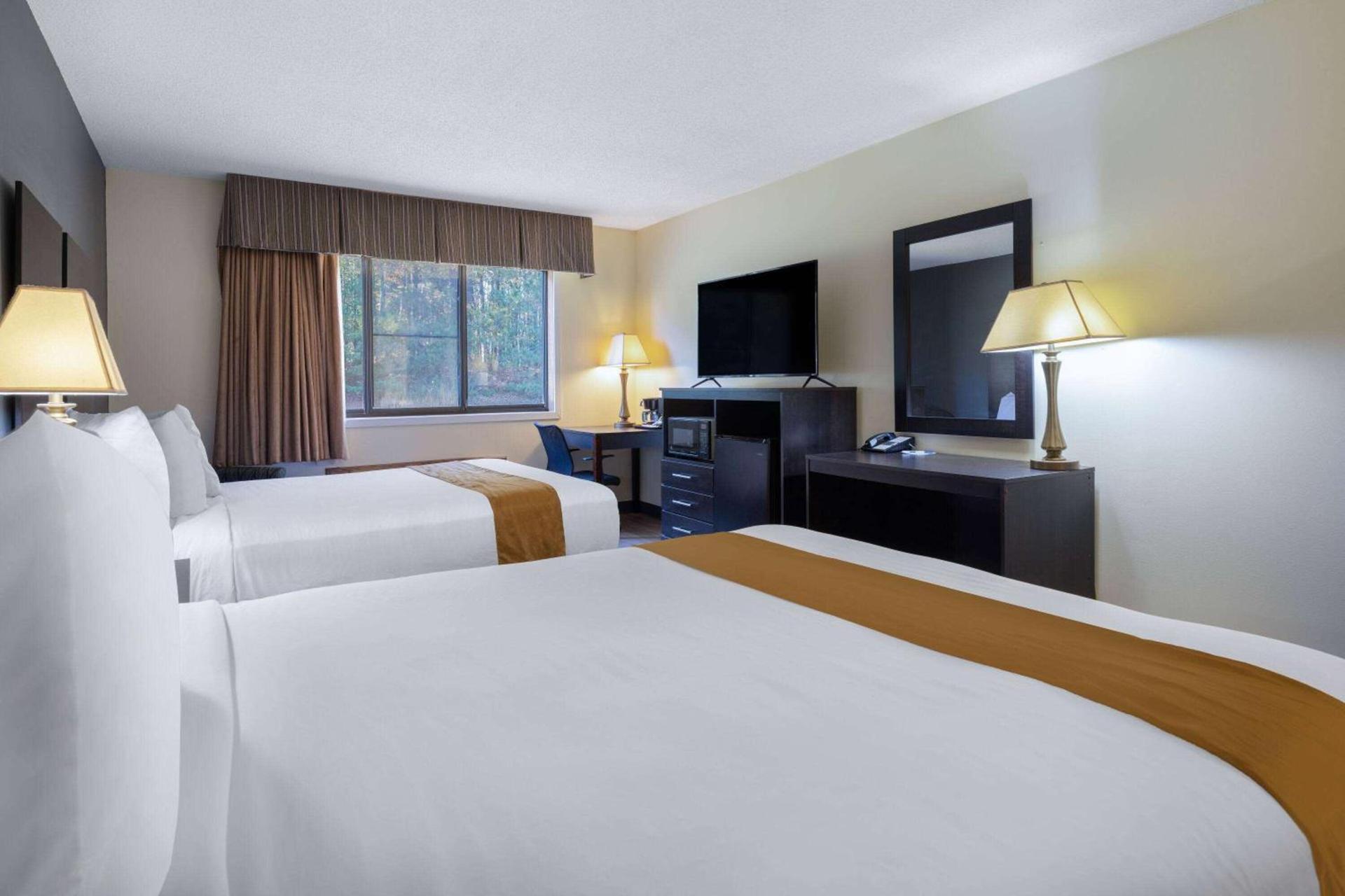 Travelodge by Wyndham Merrill photo 17